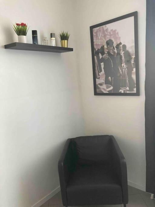 Black & White Harmony Apartment *
